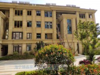 中梁一号排屋带汽车位二保送地下室东边套 中梁一号